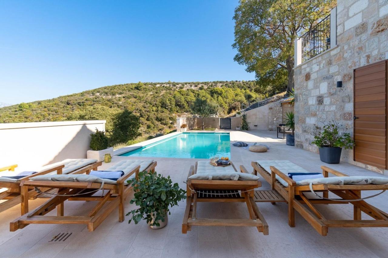 New Villa Ani! Traditional And Luxurious 4-Bedroom Villa With Heated Pool And Sea Views Postira Exterior foto