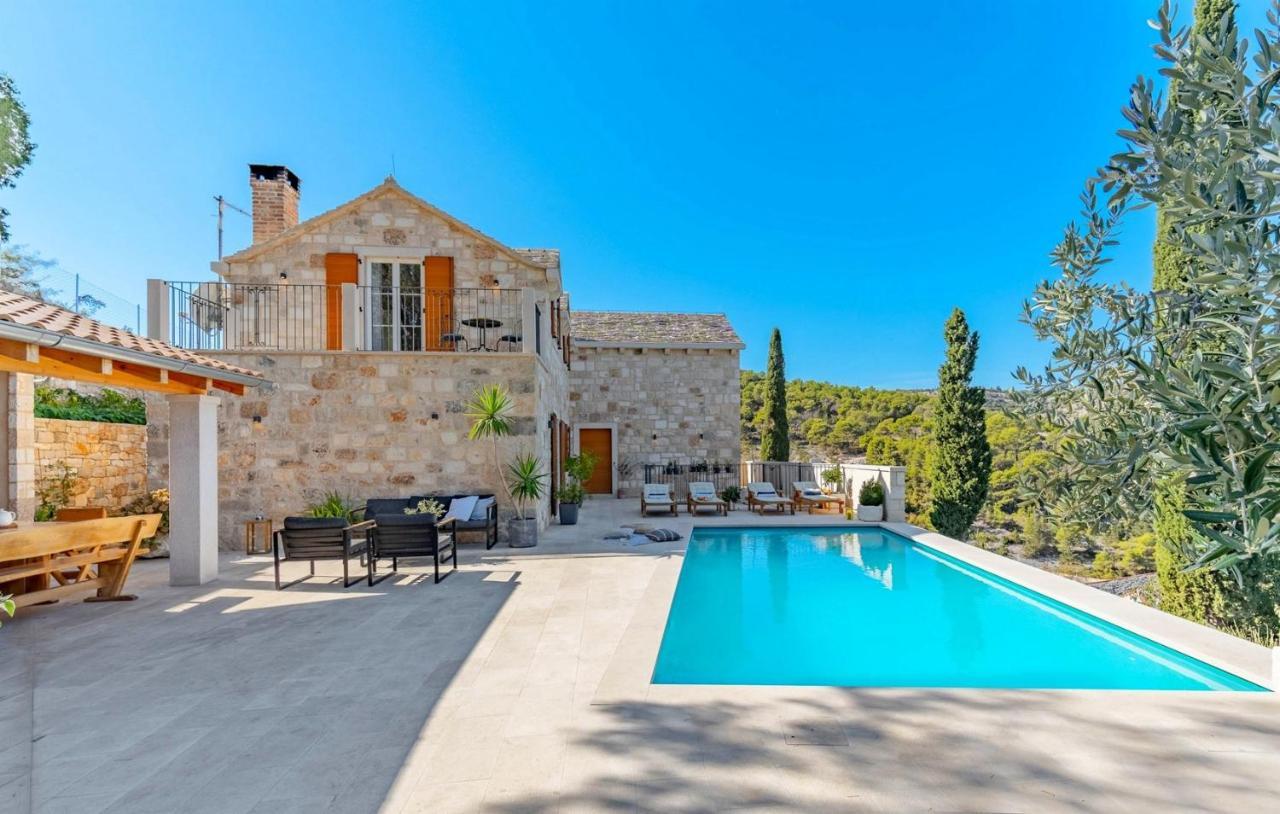 New Villa Ani! Traditional And Luxurious 4-Bedroom Villa With Heated Pool And Sea Views Postira Exterior foto