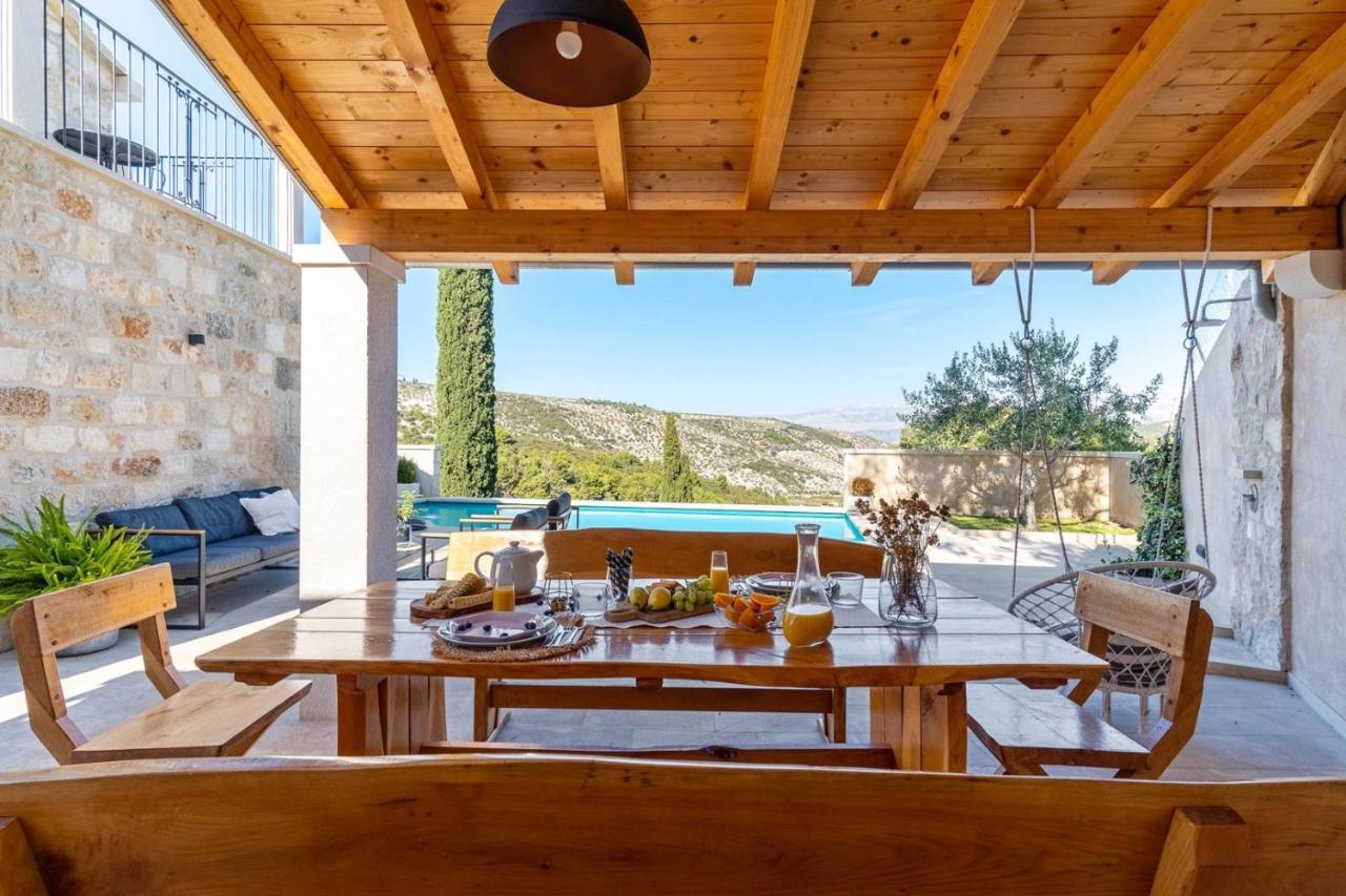 New Villa Ani! Traditional And Luxurious 4-Bedroom Villa With Heated Pool And Sea Views Postira Exterior foto