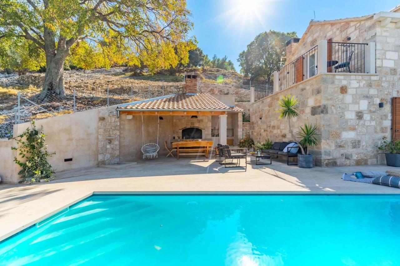 New Villa Ani! Traditional And Luxurious 4-Bedroom Villa With Heated Pool And Sea Views Postira Exterior foto