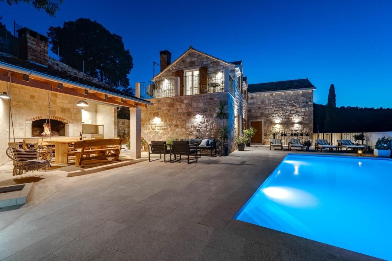 New Villa Ani! Traditional And Luxurious 4-Bedroom Villa With Heated Pool And Sea Views Postira Exterior foto