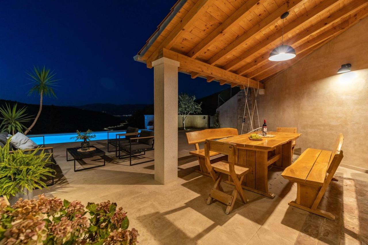 New Villa Ani! Traditional And Luxurious 4-Bedroom Villa With Heated Pool And Sea Views Postira Exterior foto