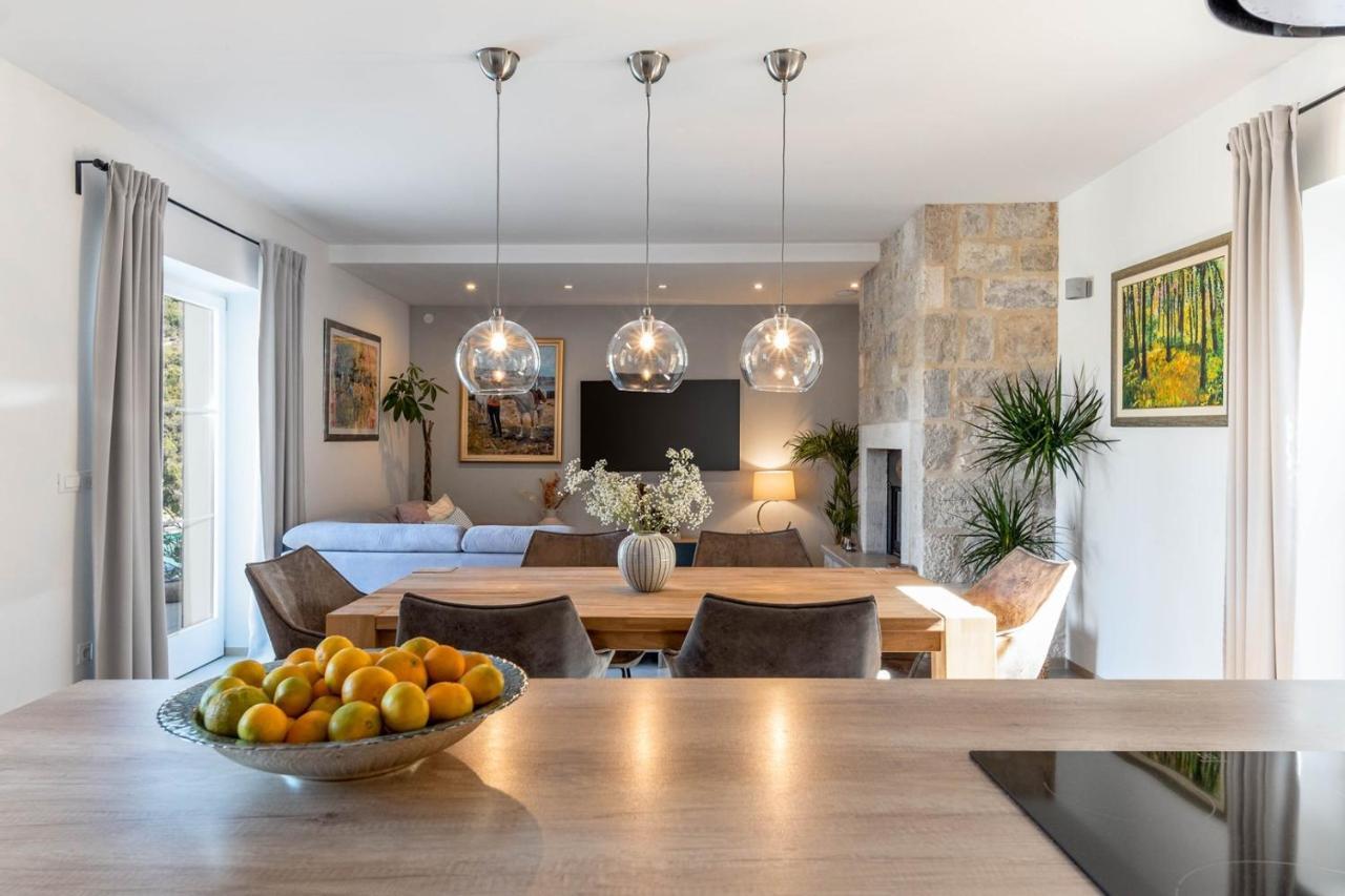 New Villa Ani! Traditional And Luxurious 4-Bedroom Villa With Heated Pool And Sea Views Postira Exterior foto