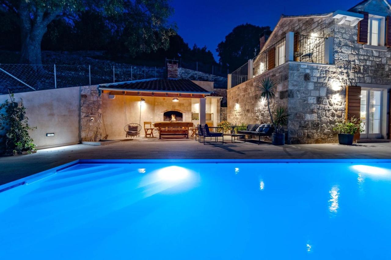 New Villa Ani! Traditional And Luxurious 4-Bedroom Villa With Heated Pool And Sea Views Postira Exterior foto